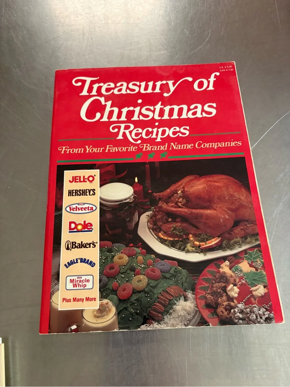 5 of some of the best holiday/ entertaining/baking soft cover books! Pre owned